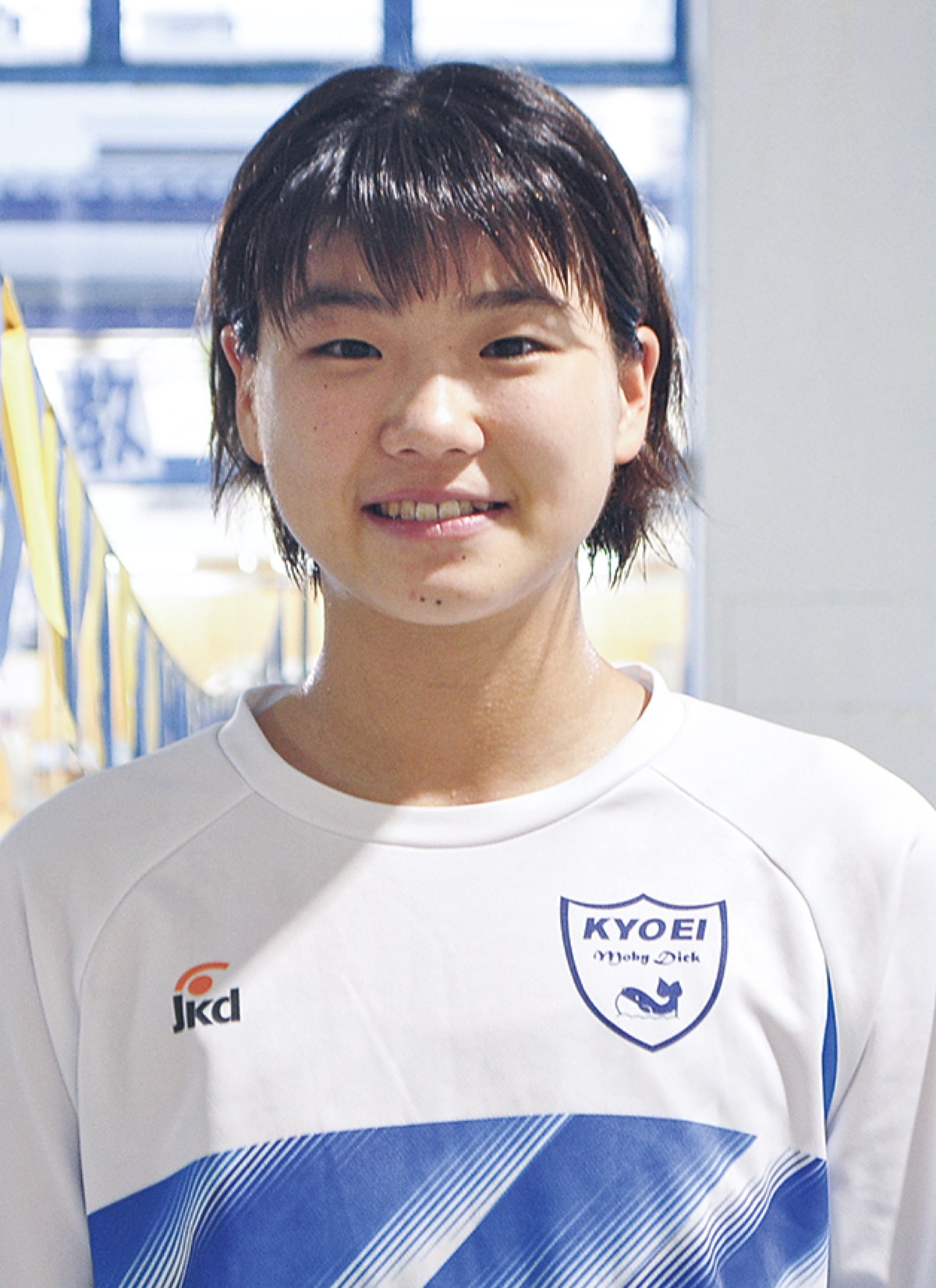 笑顔で大会に向けた意気込みを示す橋本選手＝６日、協栄スイミングクラブ相模原