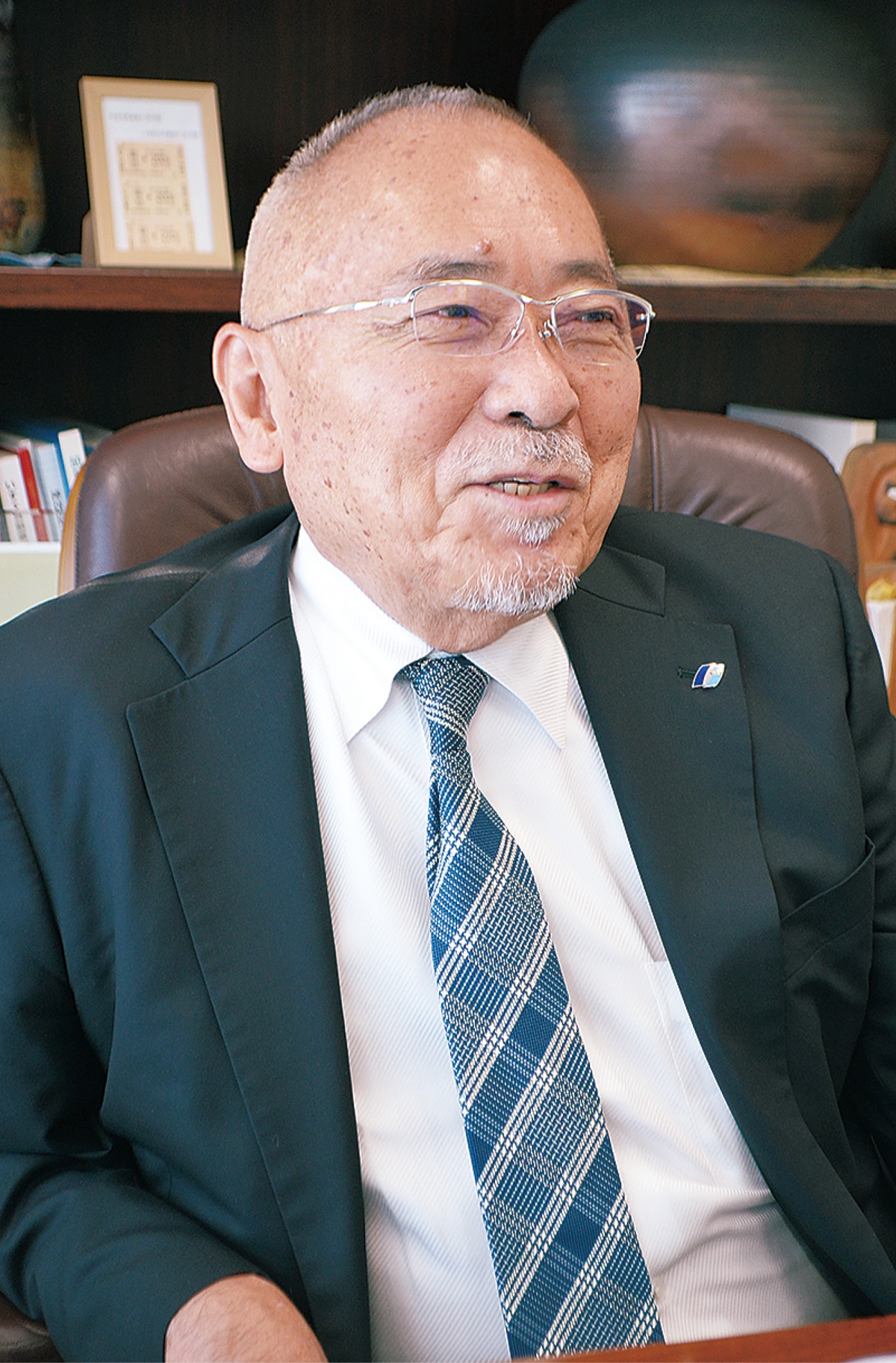 ぎおん・よしひさ…１９４２年生まれ。岡山県出身、町田市在住