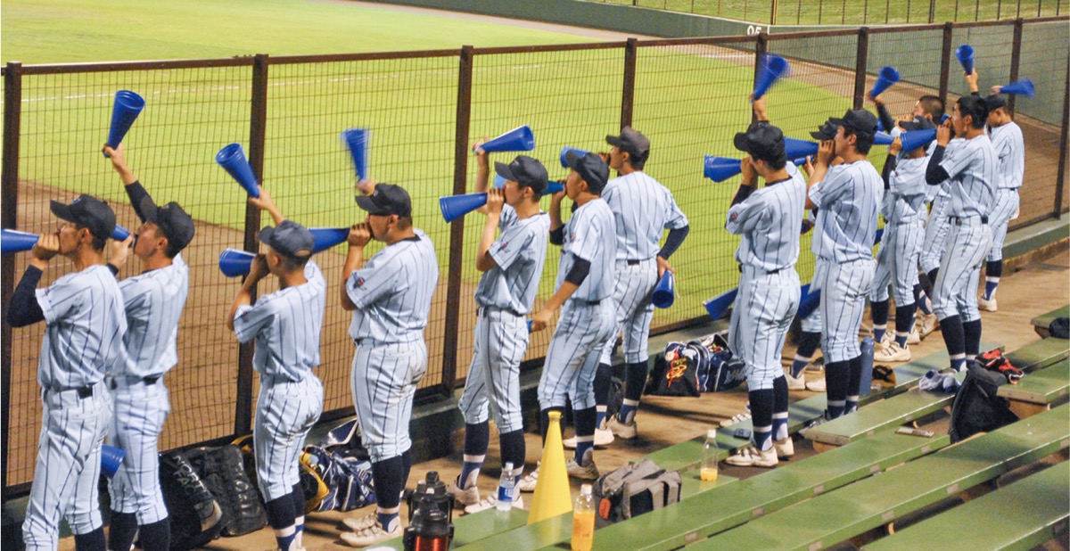 熱い声援を送るレギュラーメンバー