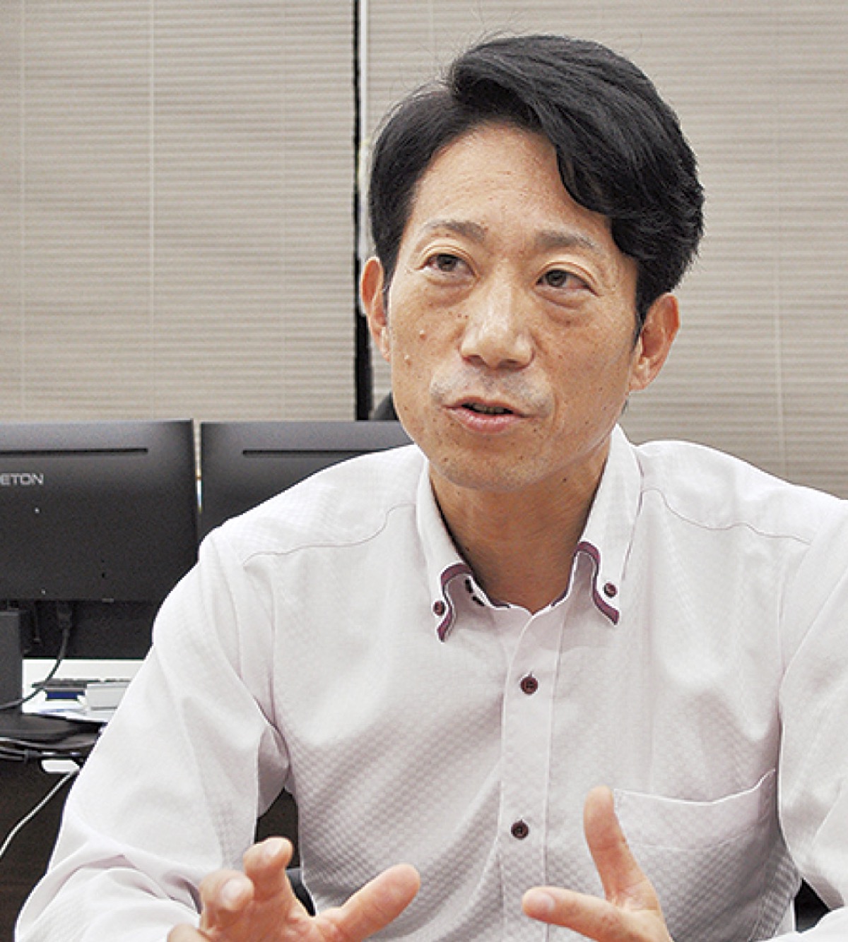 取材に応じる大本社長
