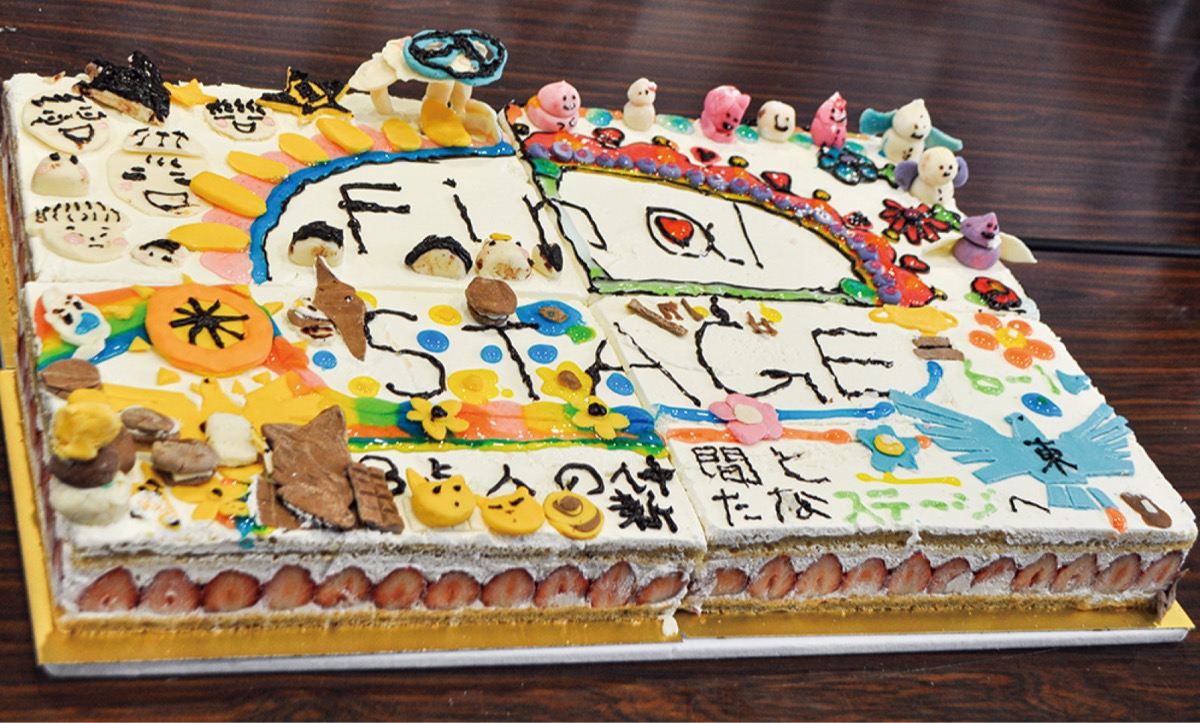 「新たなステージへ」と願いが込められた1組のケーキ