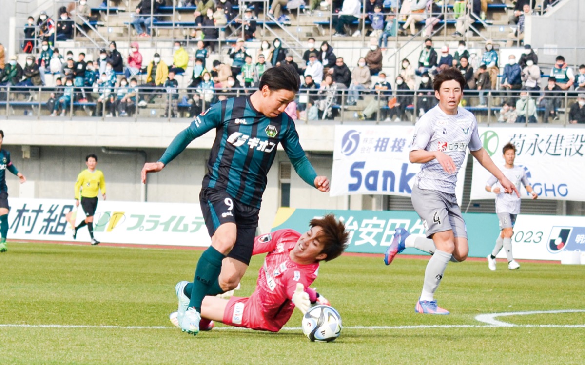 落ち着いてキーパーをかわしゴールを挙げた藤沼