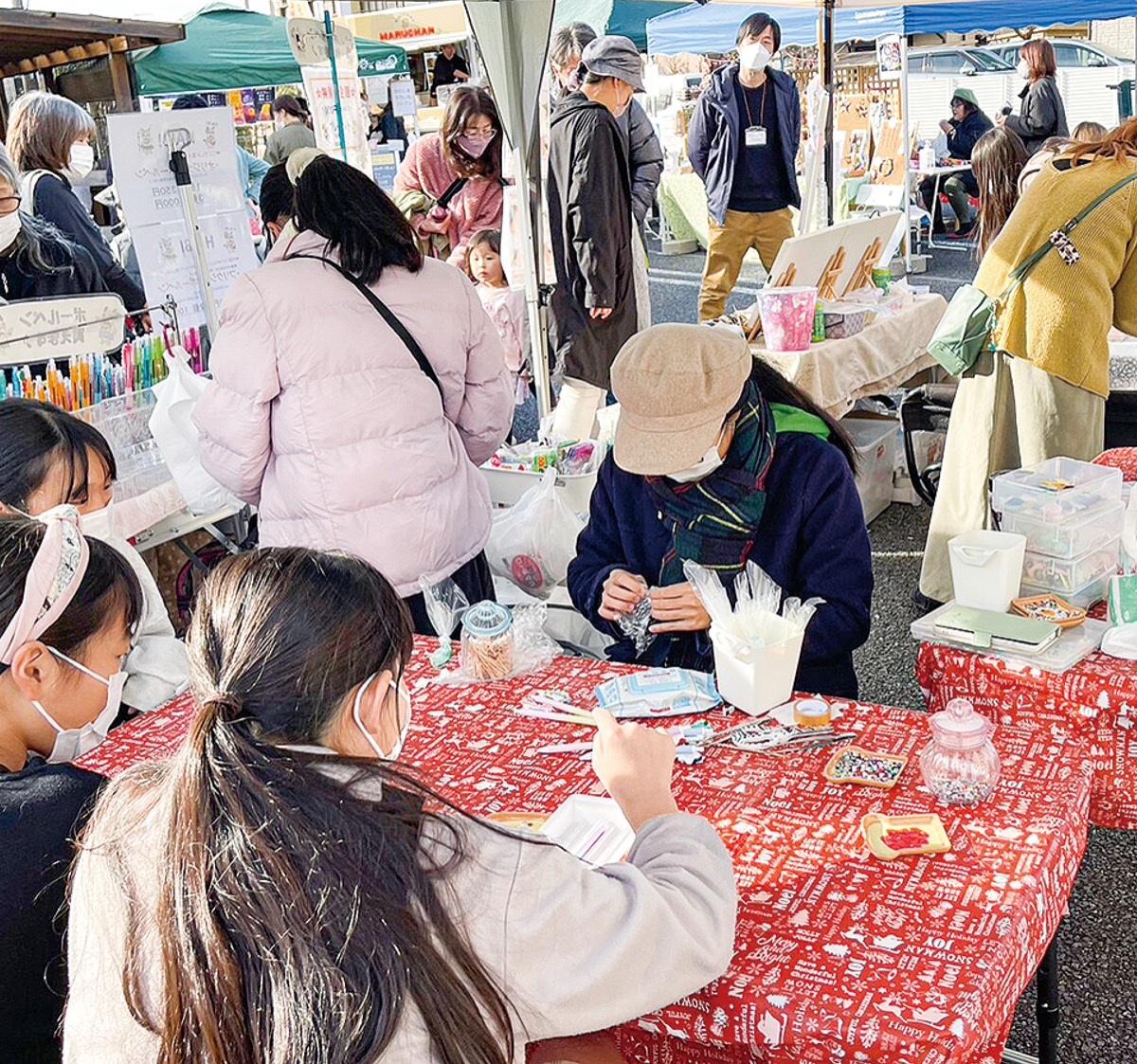 毎回多くの人で賑わう「マママルシェ」幅広い年代が体験できるコーナーも用意される