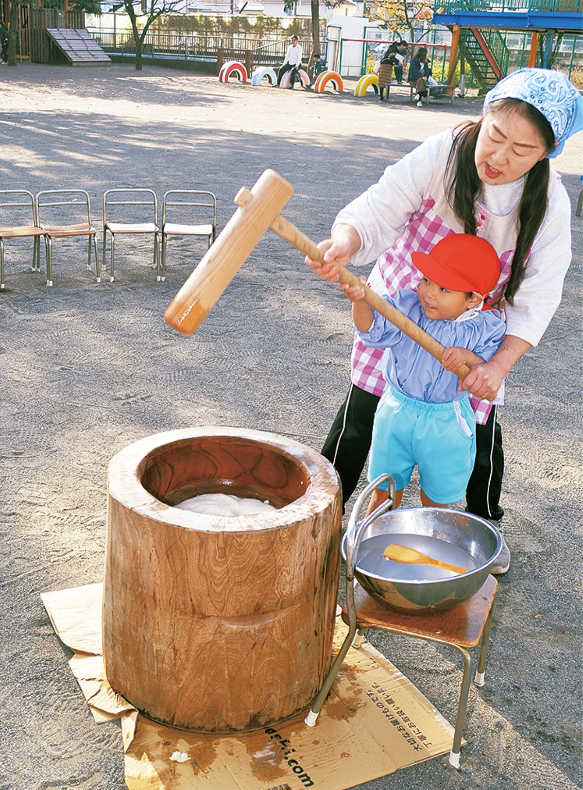 季節の便り 園児が餅つき体験 「だんだんくっついてきた」 | さがみ