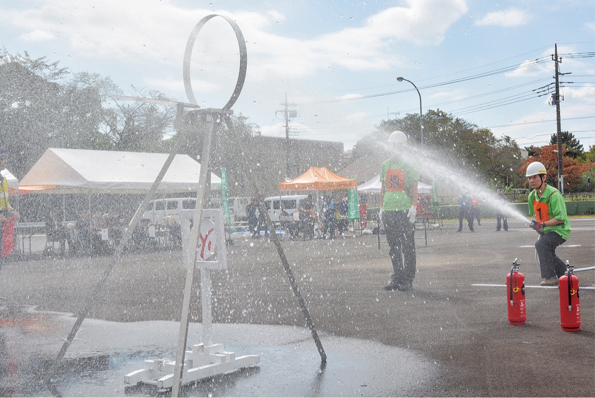 緊張感あふれる放水
