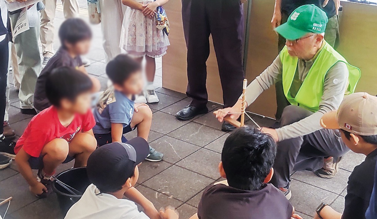 児童ら古代人体験