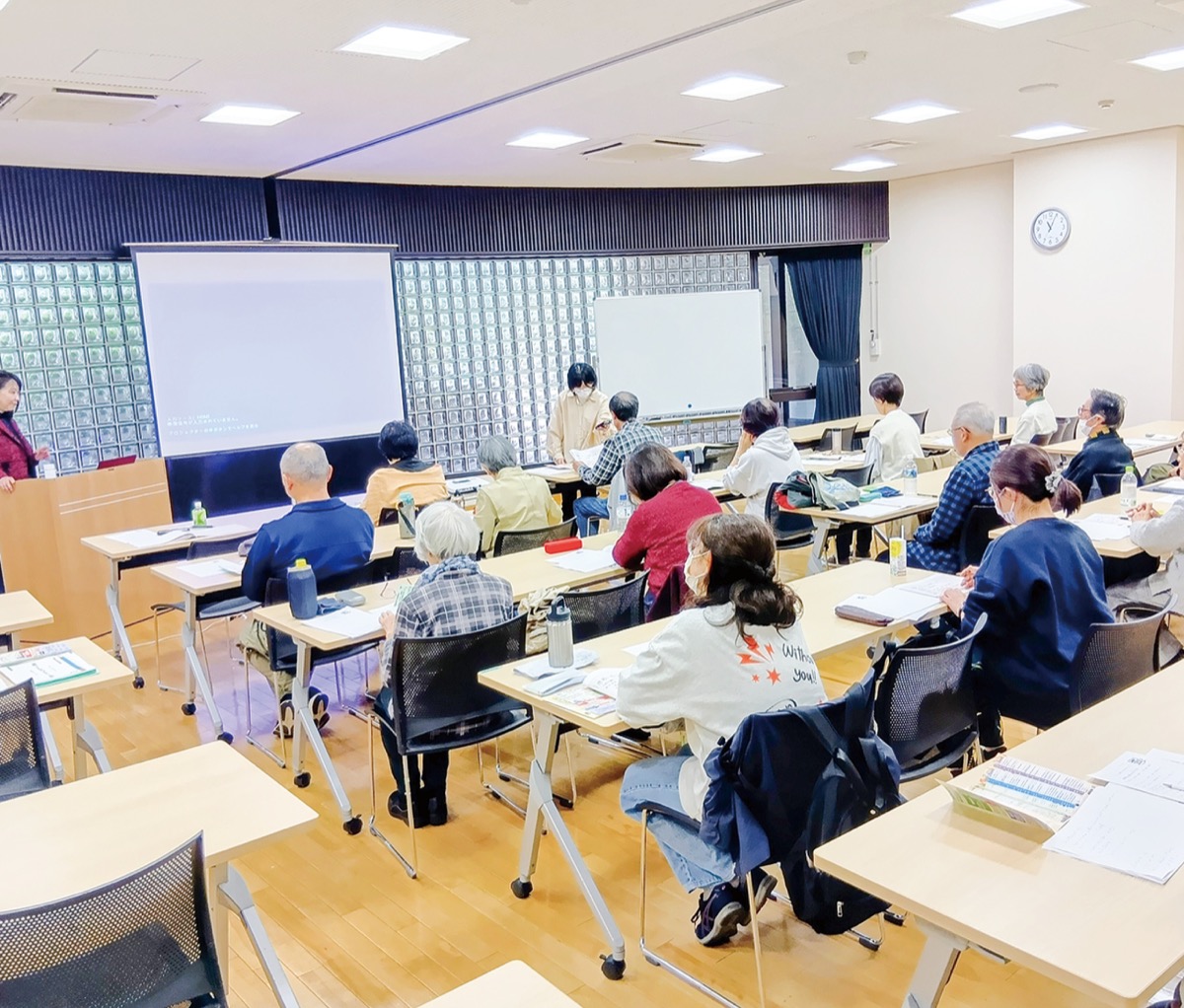 アナ講座 20人が声磨く