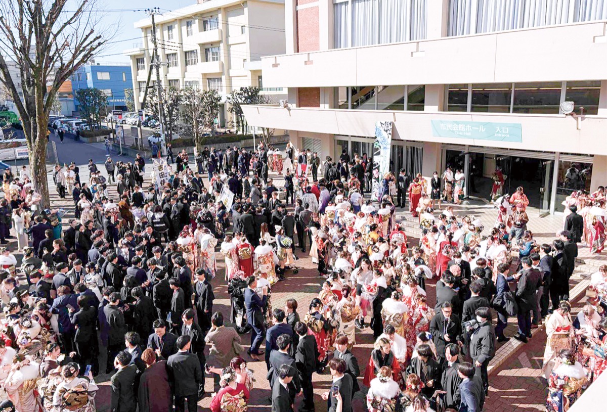 ２７１４人が門出