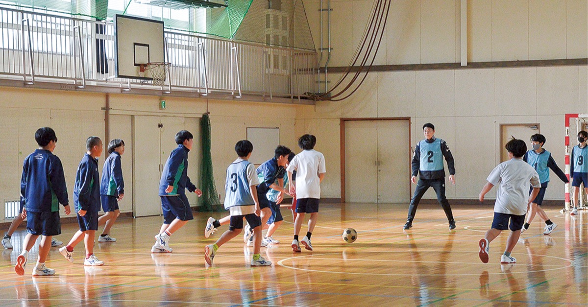 サッカーで体を動かす時間も
