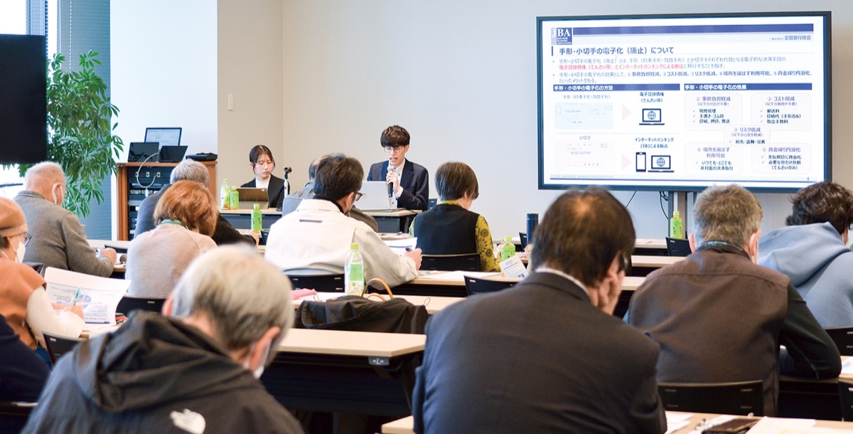 手形・小切手の電子化支援 (写真1)