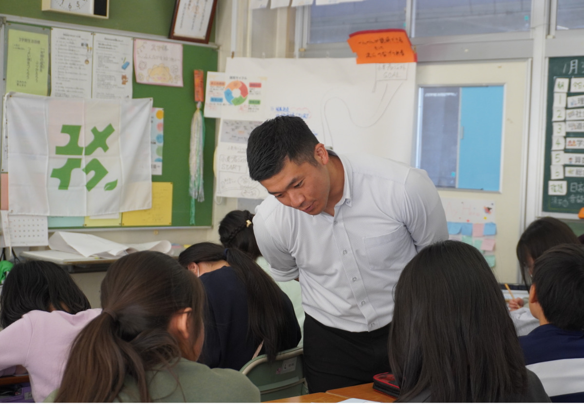 伊藤雅恭選手(ノジマ相模原ライズ)による旭小学校での授業=ユメイク.提供=