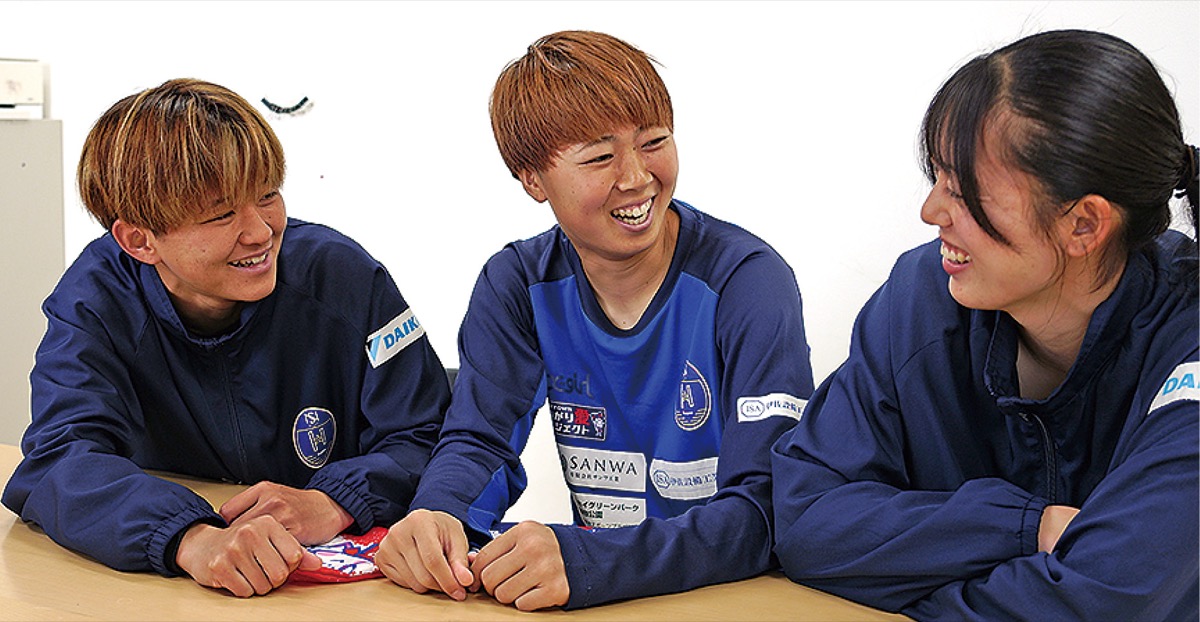 イメージ通りの仕上がりに自信の笑顔をみせる若手チーム。「何個あってもいいね」と手応えも十分。