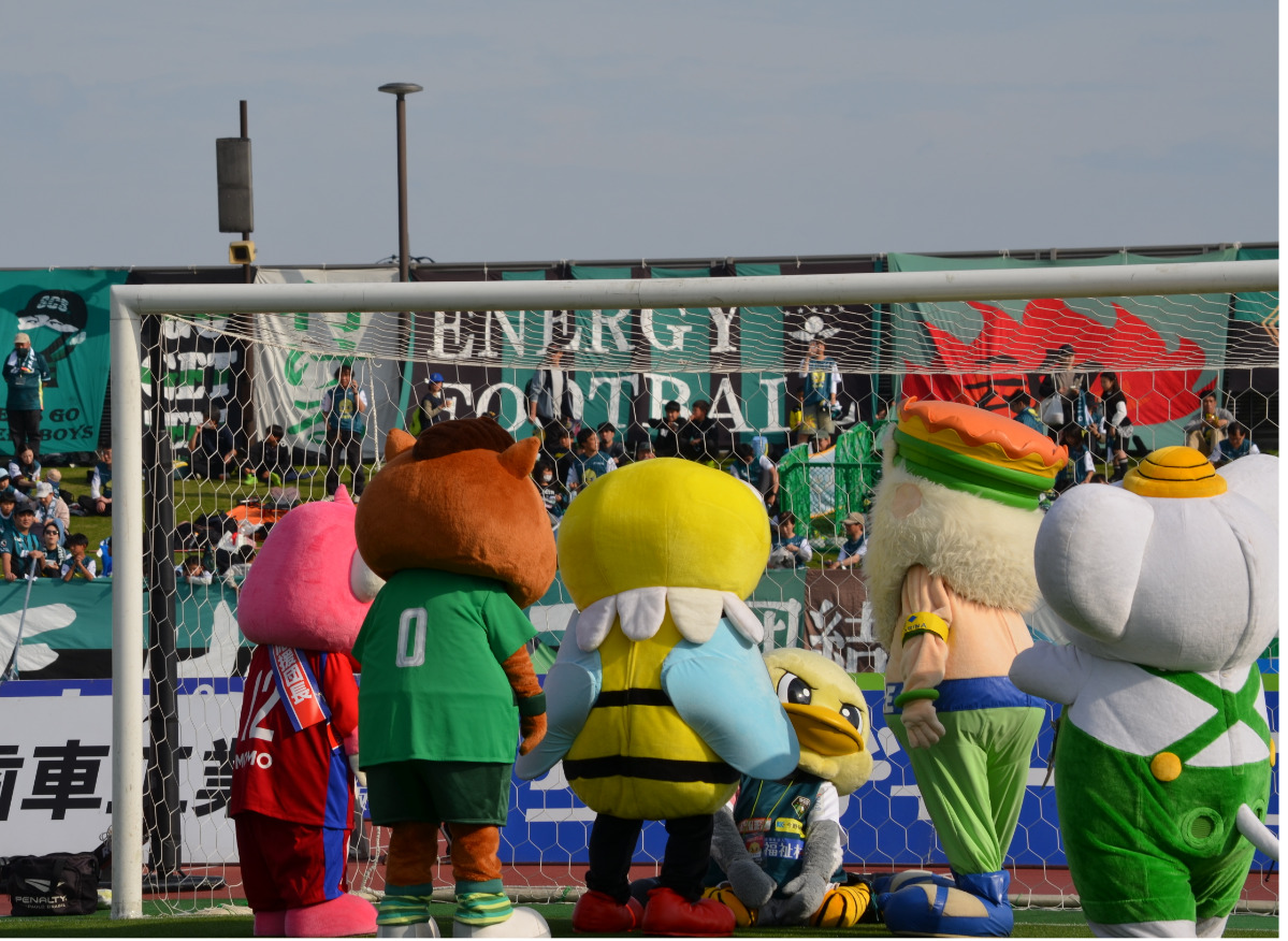 ＦＫを止めることができず落ち込むガミティを励ますマスコットたち