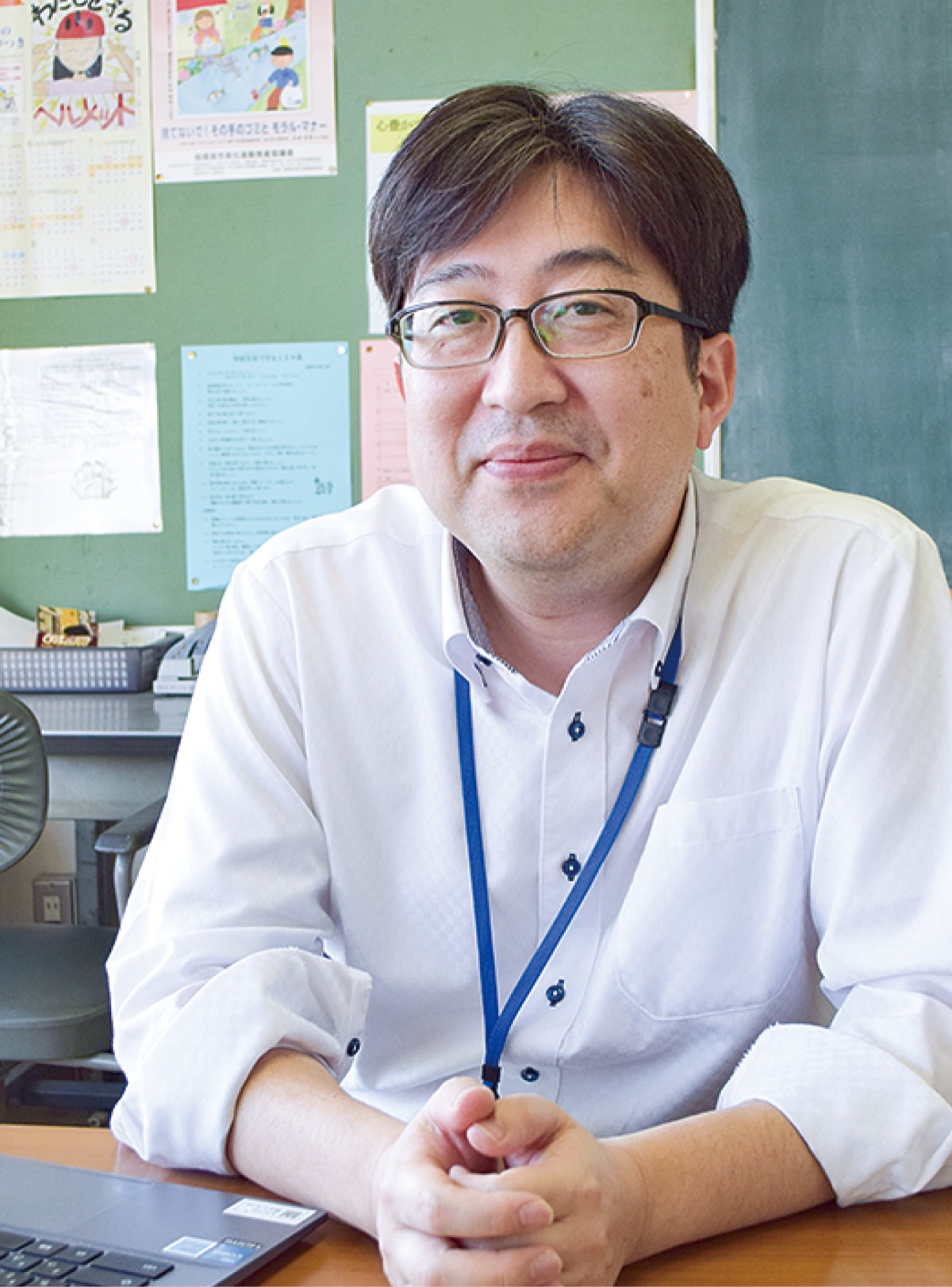 取材に応じた三浦教諭。現在勤務する旭小学校(緑区)にて。