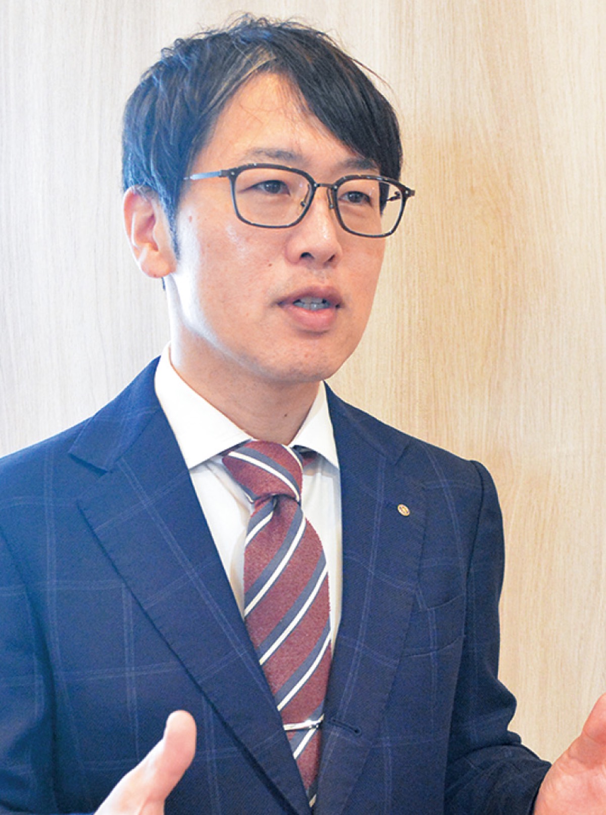 はこまるの開発について説明する高椋社長