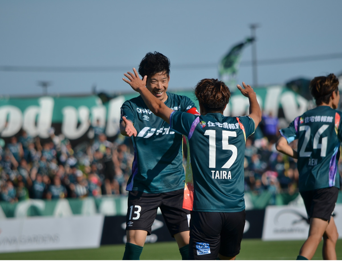 4点目を決めた常田選手(左)
