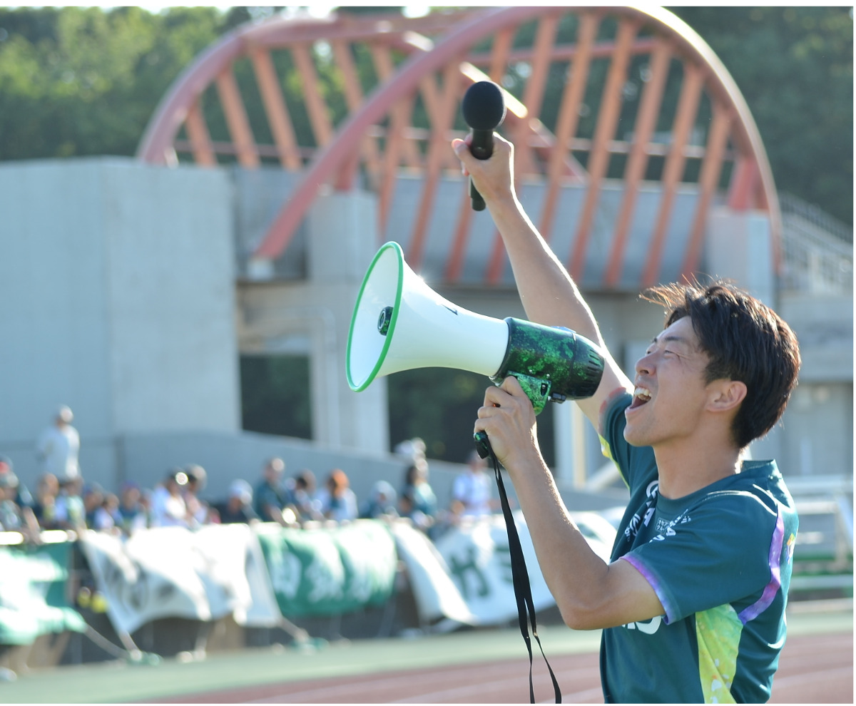 サガミスタに向かって「PK緊張しました!」と武藤選手