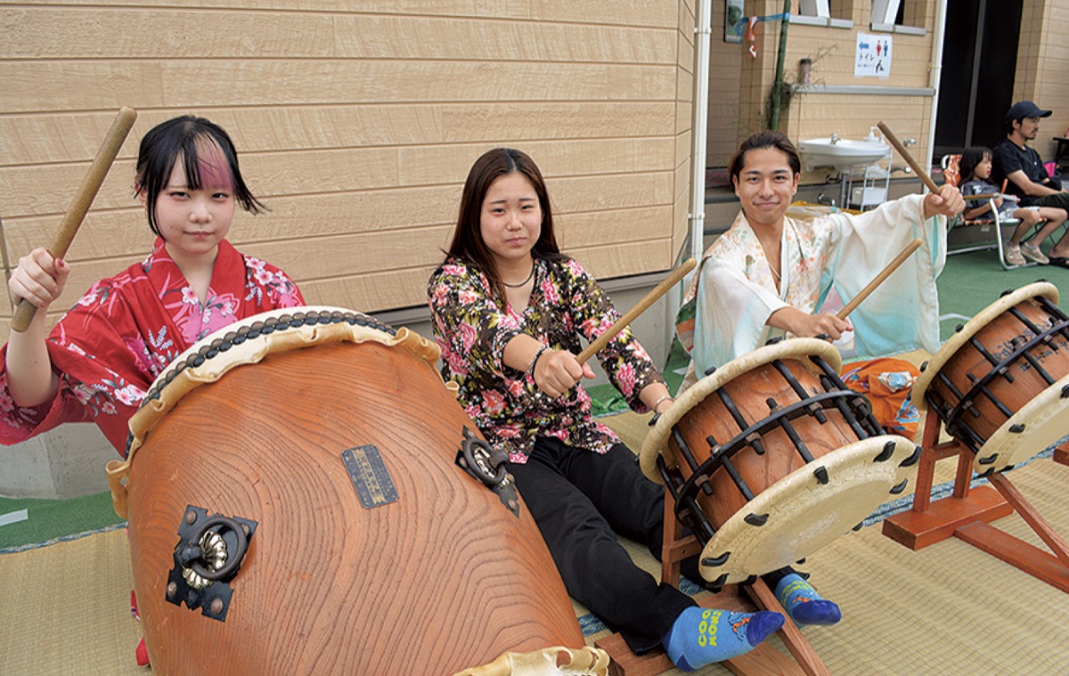 半在家祭囃子保存會のメンバー