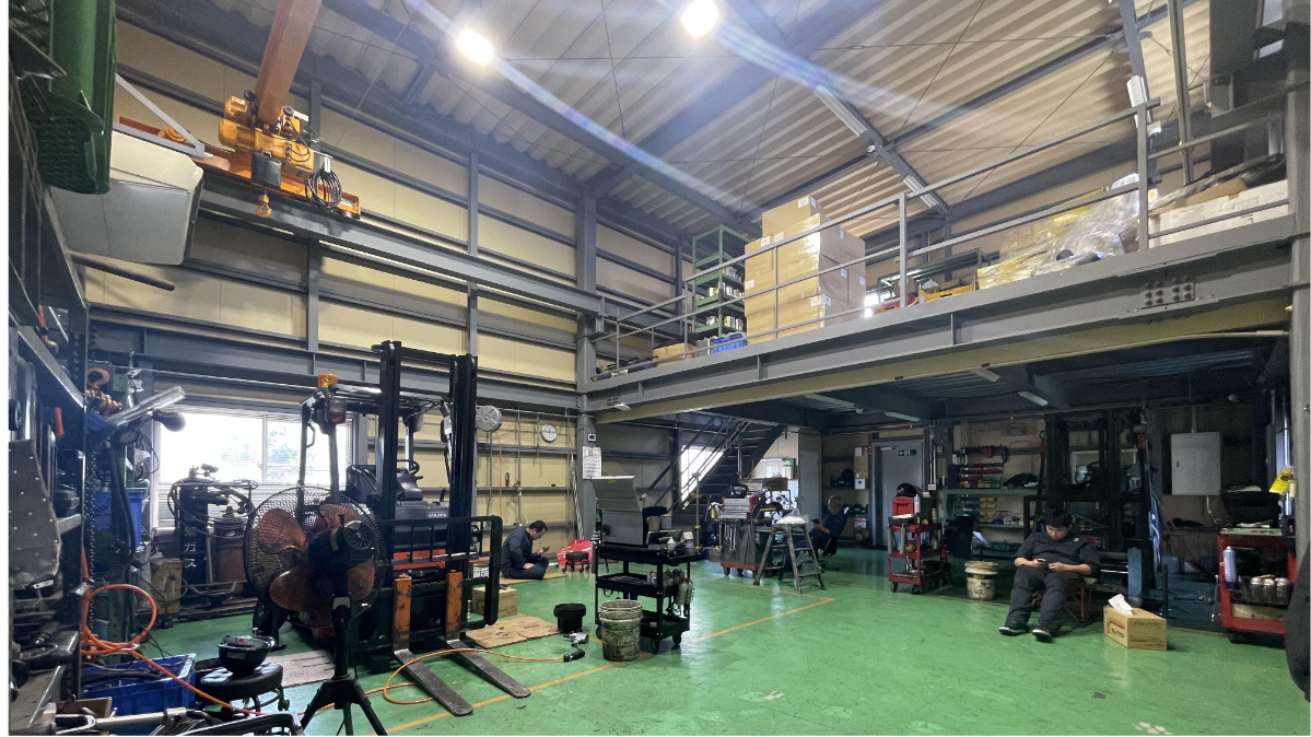 冷暖房完備の整備工場