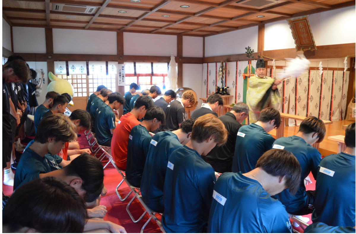 SC相模原氷川神社で必勝祈願 (写真2)