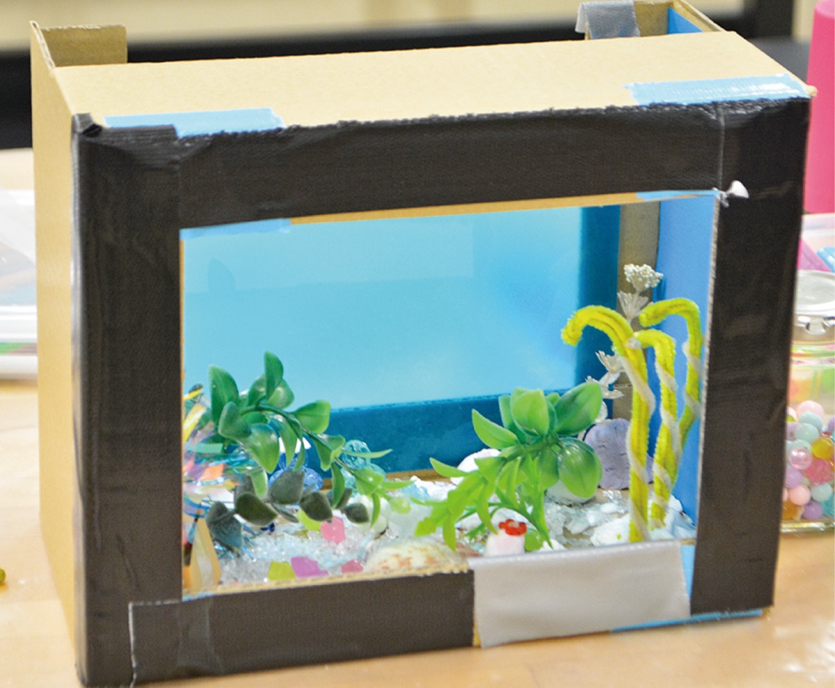 ニシキアナゴを再現した作品