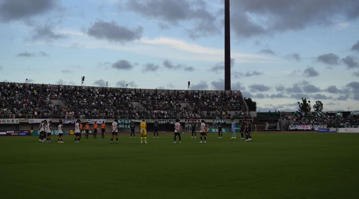 試合開始前に黙とうがささげられた