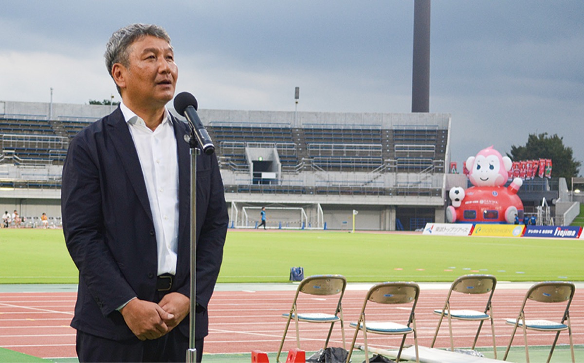 あいさつをする馬場社長