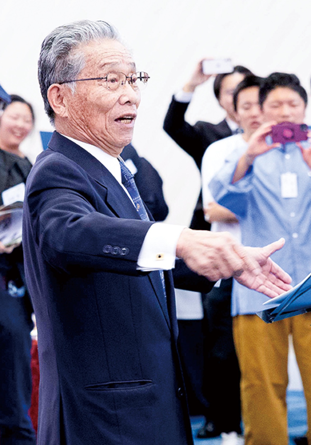 指揮を執る田山さん(2023年)=同