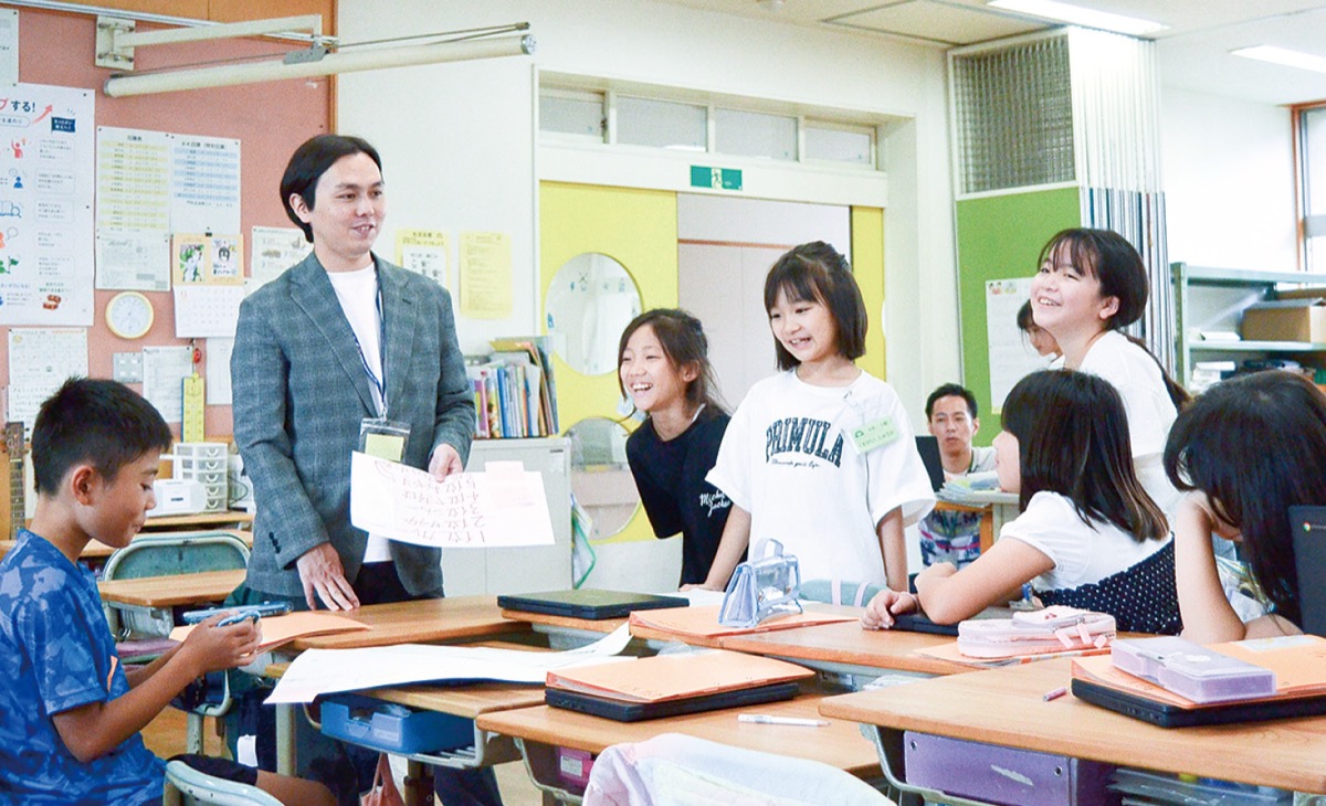 JCメンバーから助言を受ける児童たち