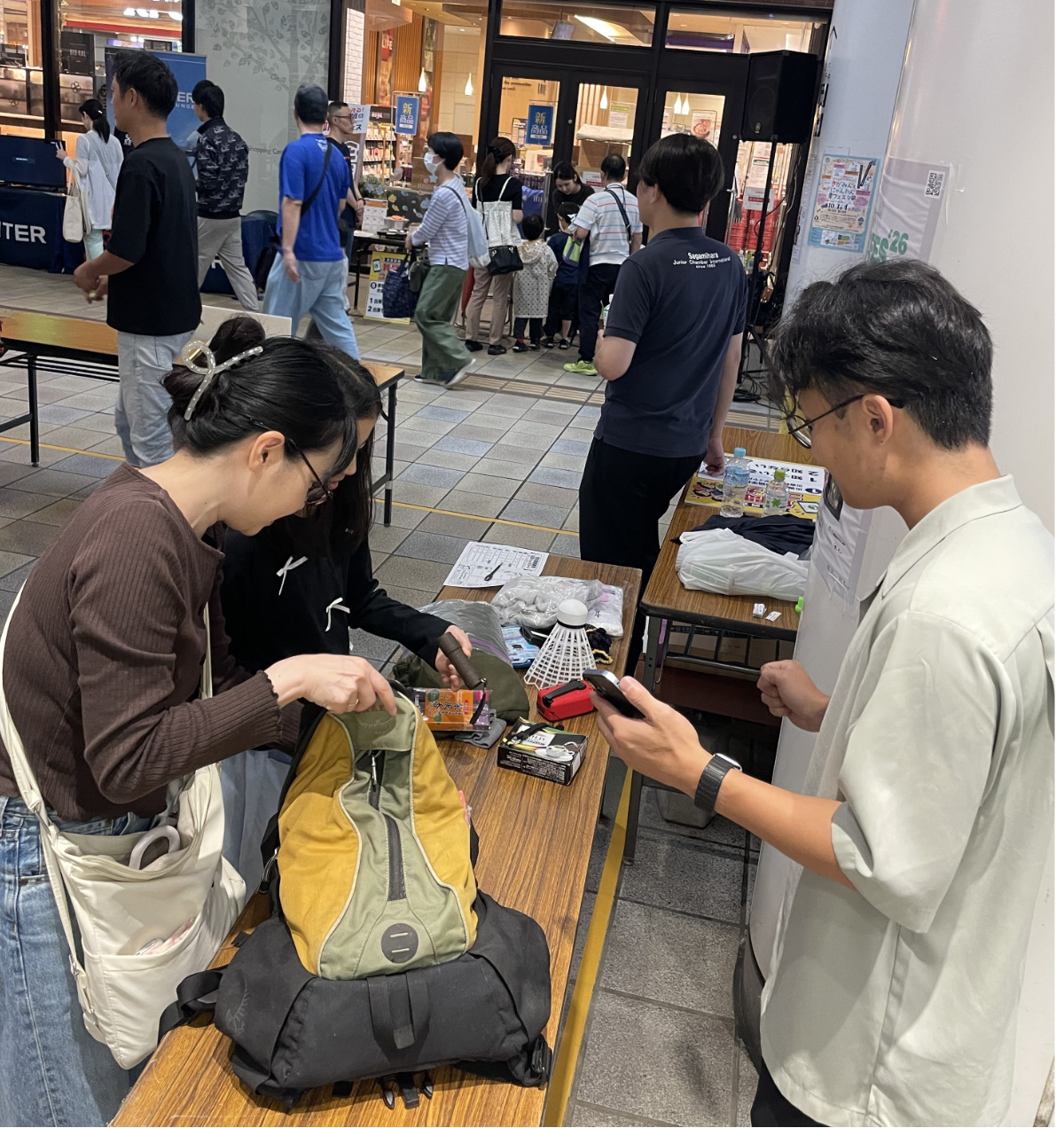 発災時に急いで荷物を用意する場面をイメージした、時間内にリュックに必要なものを詰めるゲーム。「日頃から用意しておく必要性を体感してもらえたら」
