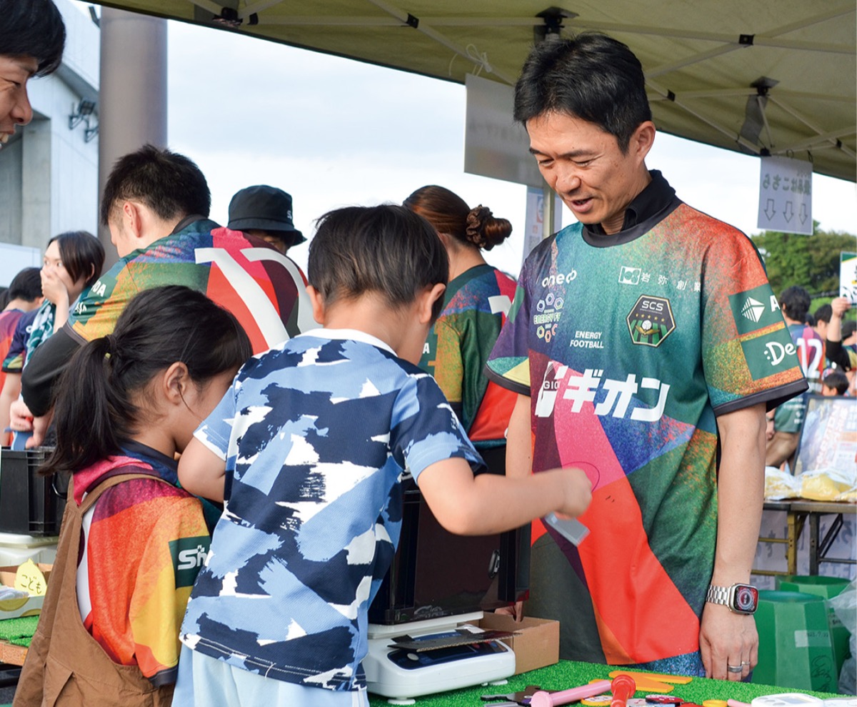 池田鉄工(株)相模原工場(南区大野台)による「鉄の重さ当てゲーム」