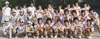 栃木県で合同合宿を行った中学女子ソフトボールクラブチーム「神奈川メサイア」と、被災地・岩手県宮古市の宮古第一中学校ソフト部