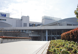 相模原市文化会館は、平成2年に誕生した市を代表するコンサートホール。大ホールと多目的ホールがある