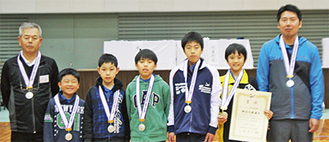 表彰式で笑顔の近藤凱誉くん（左から二番目）
