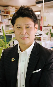 うめづ・けんいち…横浜市出身、相模原育ち。大学在学中の2005年に土地家屋調査士資格を取得。17年現事務所代表に就任