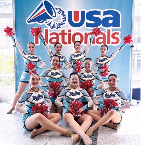 大会会場での記念撮影の様子＝同校提供