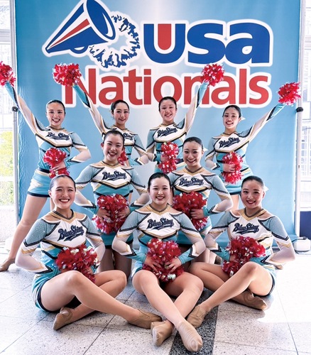 大会会場での記念撮影の様子＝同校提供