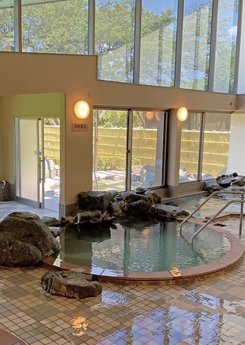 地元の人にも人気の大浴場