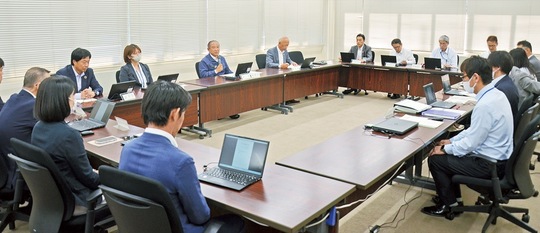 早期整備へ向け集まった職員ら