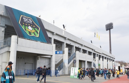現在ＳＣ相模原がホームスタジアムとしている相模原ギオンスタジアム（南区下溝）