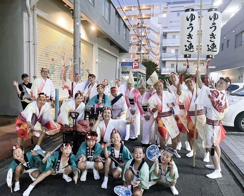 ７月19日、初めての本番を終えたゆうき連のメンバー＝村上さん提供