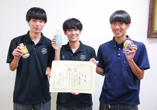 左から伊藤さん、渡邊さん、小川さん。チーム名に入る「マッソ」とは「あとひと踏ん張り」のときに発する部内の掛け声に由来している