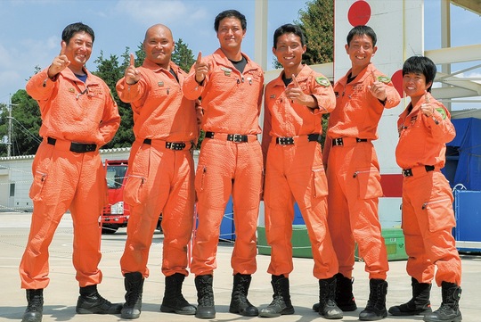 （左から）隊長の今西武聡さん、長谷川さん、佐々木さん、小島さん、大谷さん、福永さん