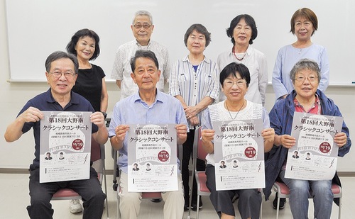 実行委員会のメンバー（前列右から2番目が里見さん）