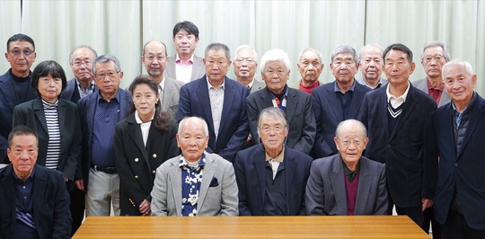 表彰式に参加した中和会の会員たち