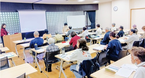 平岩さんが担当した「けんぶん文化講座【14】」の様子。けんぶんは同施設の通称