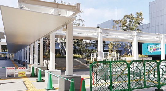 公共歩廊と右に広がる「オーノクロス」（1月22日撮影）