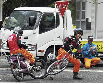 事故の恐怖を実感 女子美で交通安全教室 さがみはら南区 タウンニュース
