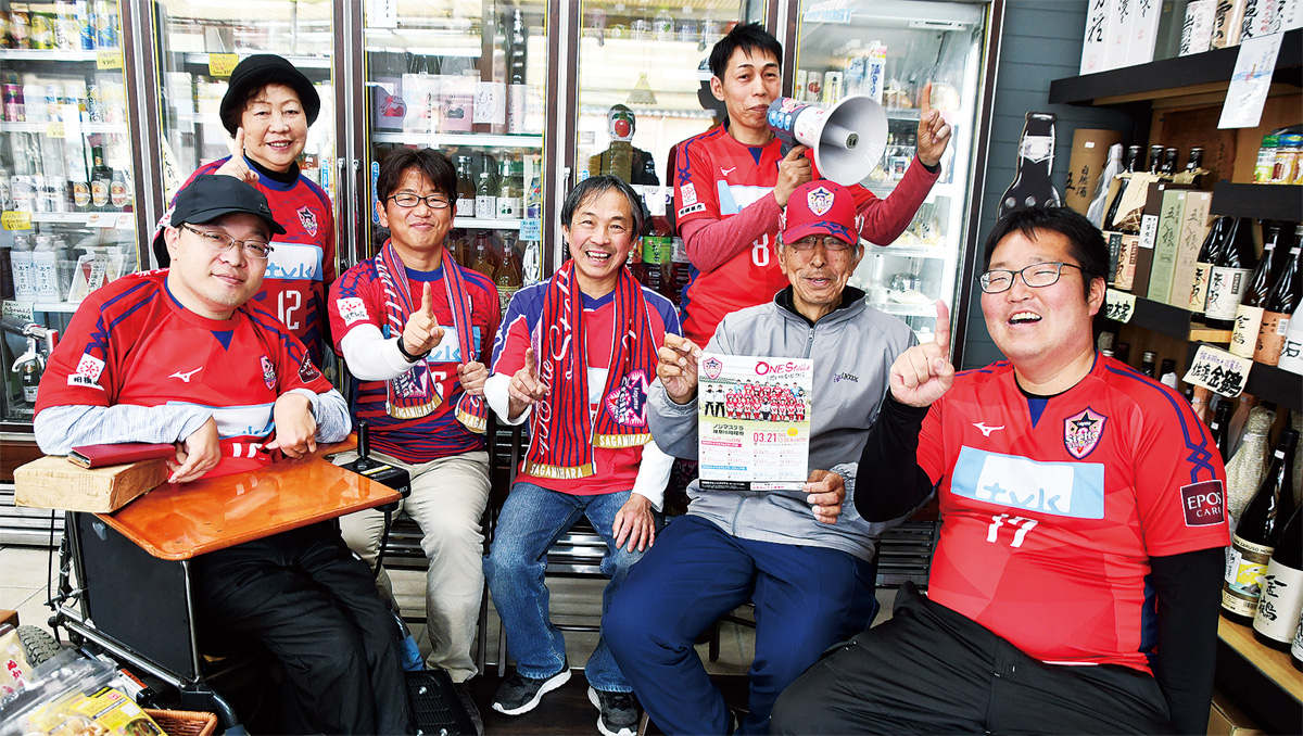 （左から）原田高裕さん（サポ歴7年目）、原田ヒロ子さん（同7年目）、綱藤雅博さん（同7年目）、岡本政廣さん（同8年目）、桟敷孝博さん（同5年目）、曽我一夫さん（同5年目）、佐相陽一さん（同8年目）