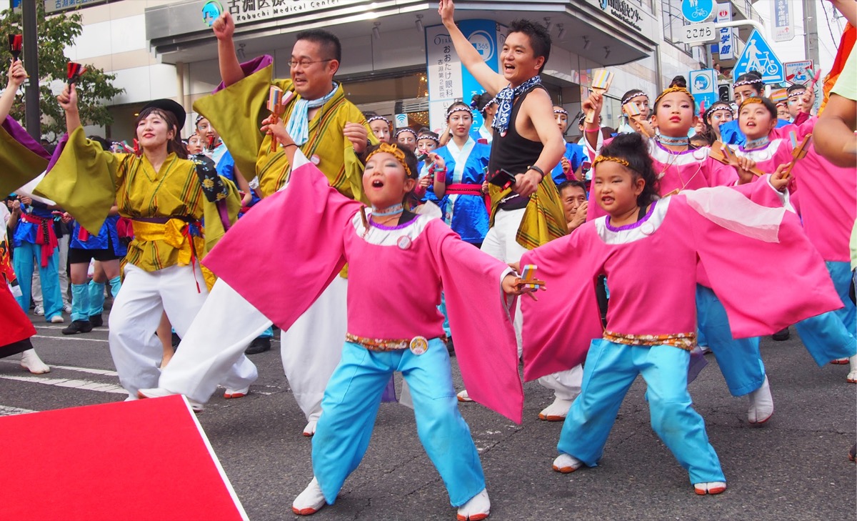 老若男女問わず多くの踊り手が参加していた